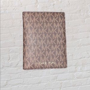 Michael Kors Jet Set Passport Wallet